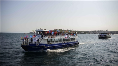 İstanbul Boğazı'nda Gazze'yi selamlama etkinliği düzenlendi