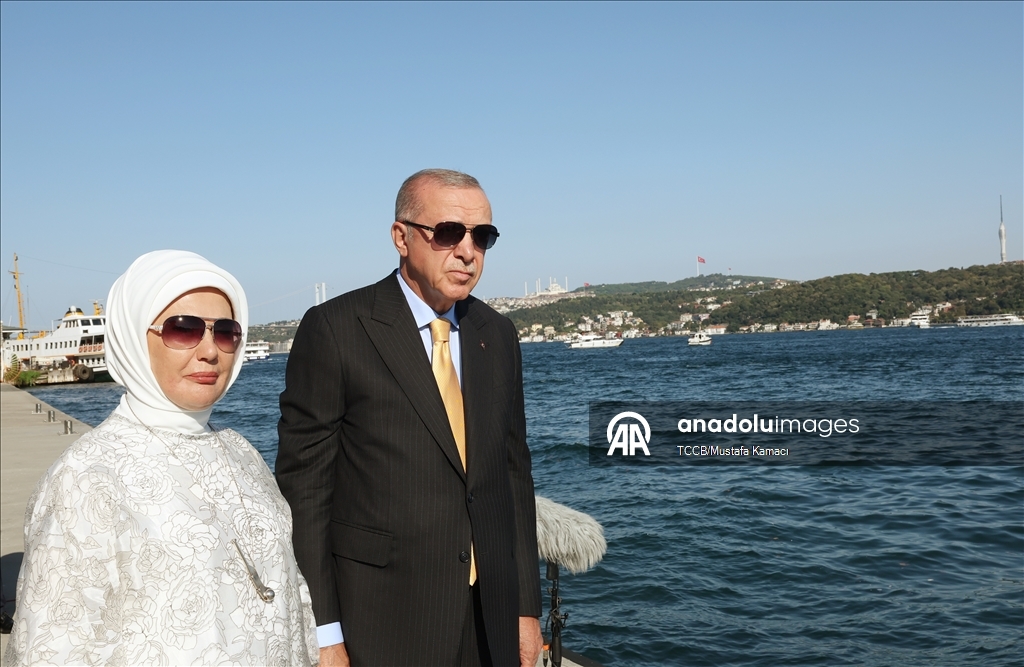 Cumhurbaşkanı Erdoğan, TEKNOFEST Mavi Vatan kapsamında İstanbul Boğazı'ndan geçen gemileri selamladı
