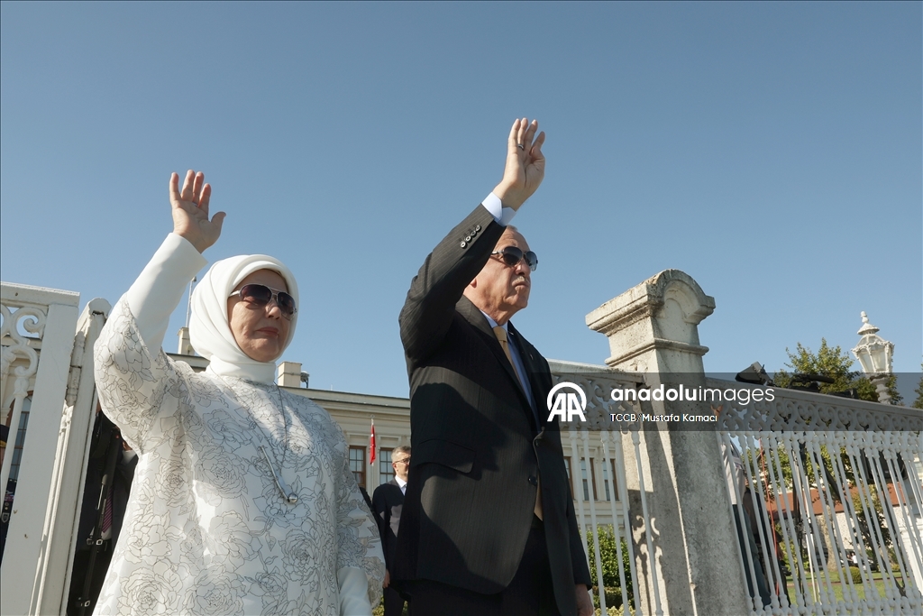 Cumhurbaşkanı Erdoğan, TEKNOFEST Mavi Vatan kapsamında İstanbul Boğazı'ndan geçen gemileri selamladı