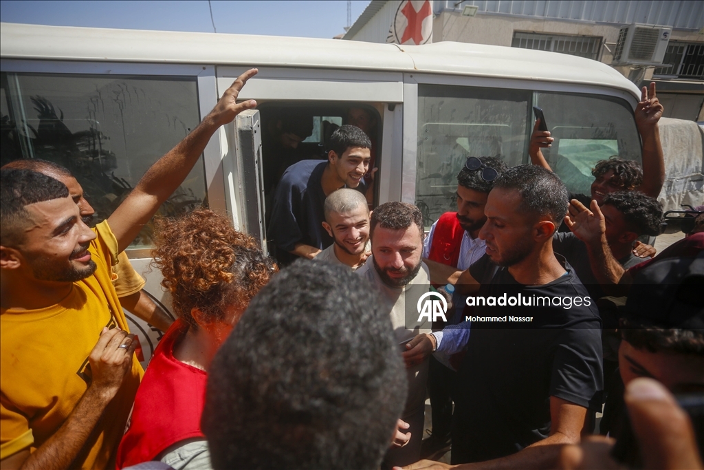 İsrail'in Gazze'den alıkoyduğu 13 Filistinli esir aylar sonra serbest bırakıldı