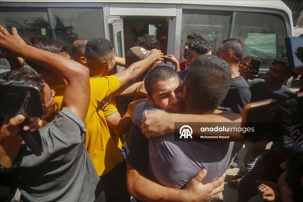 İsrail'in Gazze'den alıkoyduğu 13 Filistinli esir aylar sonra serbest bırakıldı
