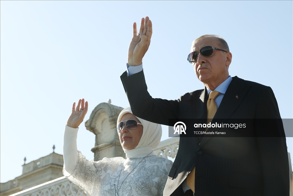 Cumhurbaşkanı Erdoğan, TEKNOFEST Mavi Vatan kapsamında İstanbul Boğazı'ndan geçen gemileri selamladı