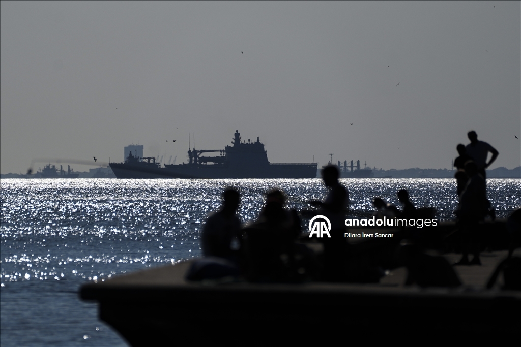 إسطنبول.. اهتمام شعبي كبير باستعراض "تكنوفيست الوطن الأزرق"
