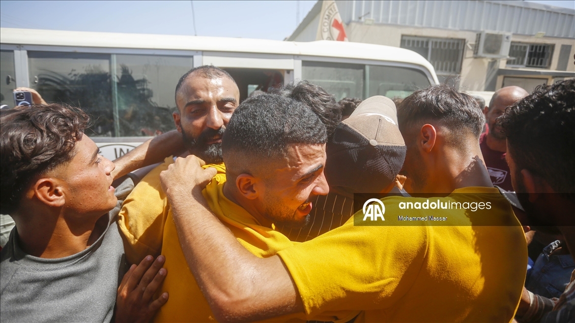 İsrail'in Gazze'den alıkoyduğu 13 Filistinli esir aylar sonra serbest bırakıldı