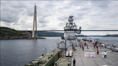 TCG Anadolu, İstanbul Boğazı'ndaki geçiş töreni için Sarayburnu'ndan ayrıldı