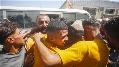  İsrail'in Gazze'den alıkoyduğu 13 Filistinli esir aylar sonra serbest bırakıldı