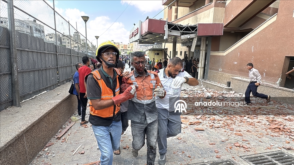 İsrail ordusunun Han Yunus’taki Nasır Hastanesi’ne düzenlediği saldırıda ölü ve yaralılar var