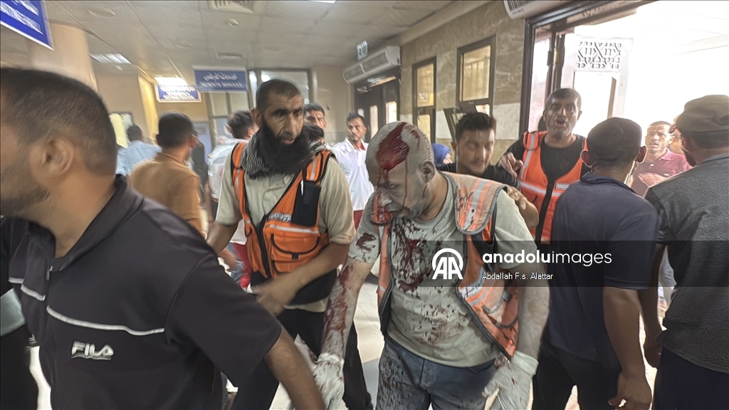 İsrail ordusunun Han Yunus’taki Nasır Hastanesi’ne düzenlediği saldırıda ölü ve yaralılar var