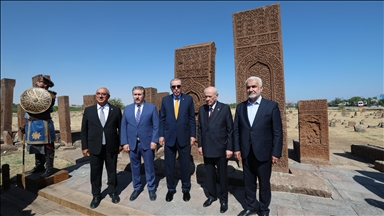 Cumhurbaşkanı Recep Tayyip Erdoğan, Ahlat'ta Selçuklu Meydan Mezarlığı'nı ziyaret etti