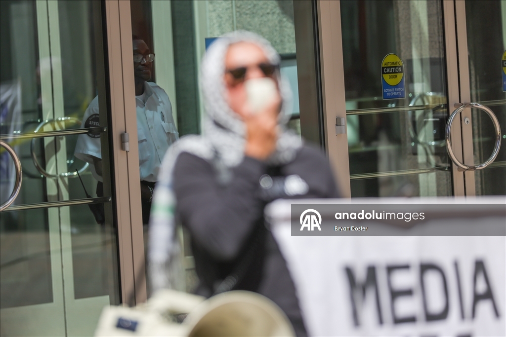 Washington'daki CNN binası önünde protesto düzenlendi
