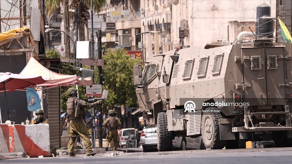 İsrail askerleri, işgal altındaki Batı Şeria'nın Ramallah kentine baskın düzenledi