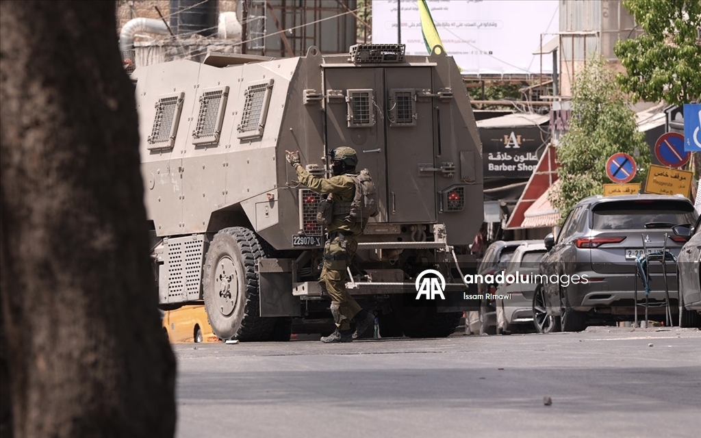 İsrail askerleri, işgal altındaki Batı Şeria'nın Ramallah kentine baskın düzenledi