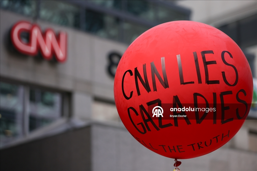 Washington'daki CNN binası önünde protesto düzenlendi