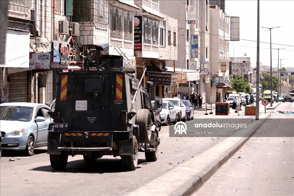 İsrail askerleri, işgal altındaki Batı Şeria'nın Ramallah kentine baskın düzenledi