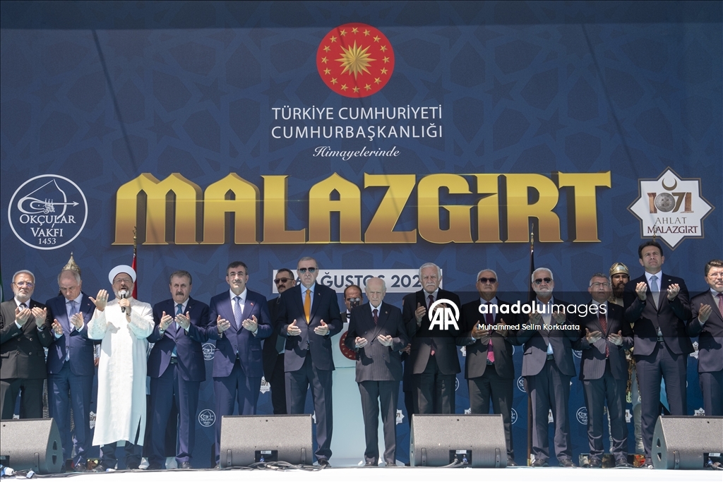 Cumhurbaşkanı Erdoğan, Malazgirt Zaferi’nin 954. Yıl Dönümü Kutlama Programı'na katıldı