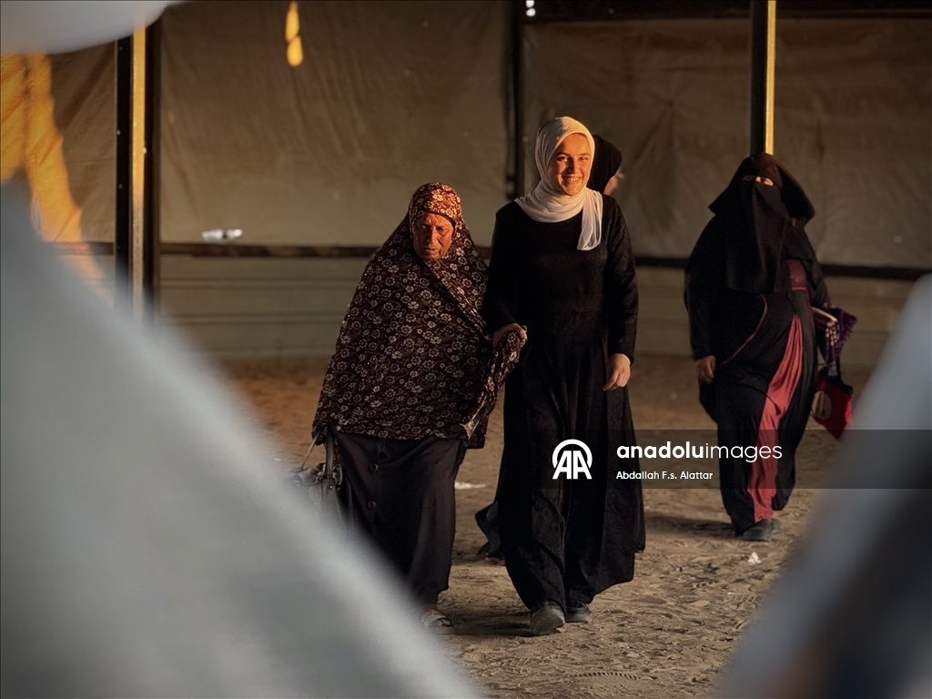 73 yaşındaki Subihi, Han Yunus'ta çocuk ve genç kızlara Kur’an-ı Kerim eğitimi veriyor