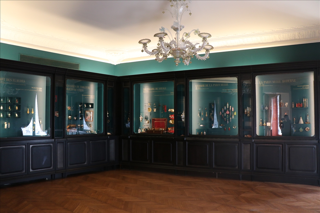 France's perfume museum highlights Turkish rose, along with scent history