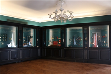 France's perfume museum highlights Turkish rose, along with scent history