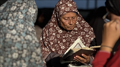 73 yaşındaki Subihi, Han Yunus'ta çocuk ve genç kızlara Kur’an-ı Kerim eğitimi veriyor