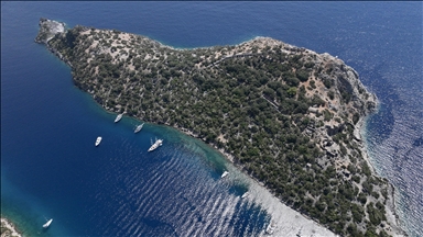 Fethiye'de tarihi Gemiler Adası, mavi tur yapanların uğrak noktası oldu