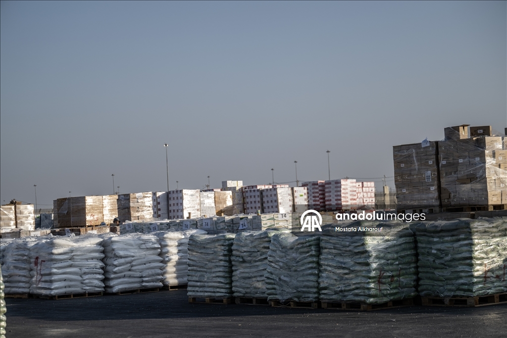 إسرائيل: مئات شاحنات المساعدات تنتظر بغزة وندعو الأمم المتحدة لتوزيعها