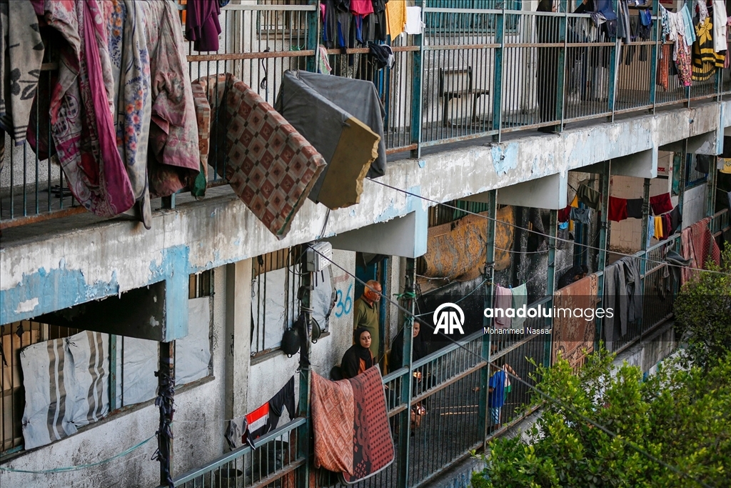 İsrail saldırıları altındaki Gazze'de okullar, siviller için sığınak olmaya devam ediyor