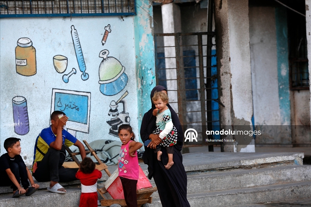 İsrail saldırıları altındaki Gazze'de okullar, siviller için sığınak olmaya devam ediyor