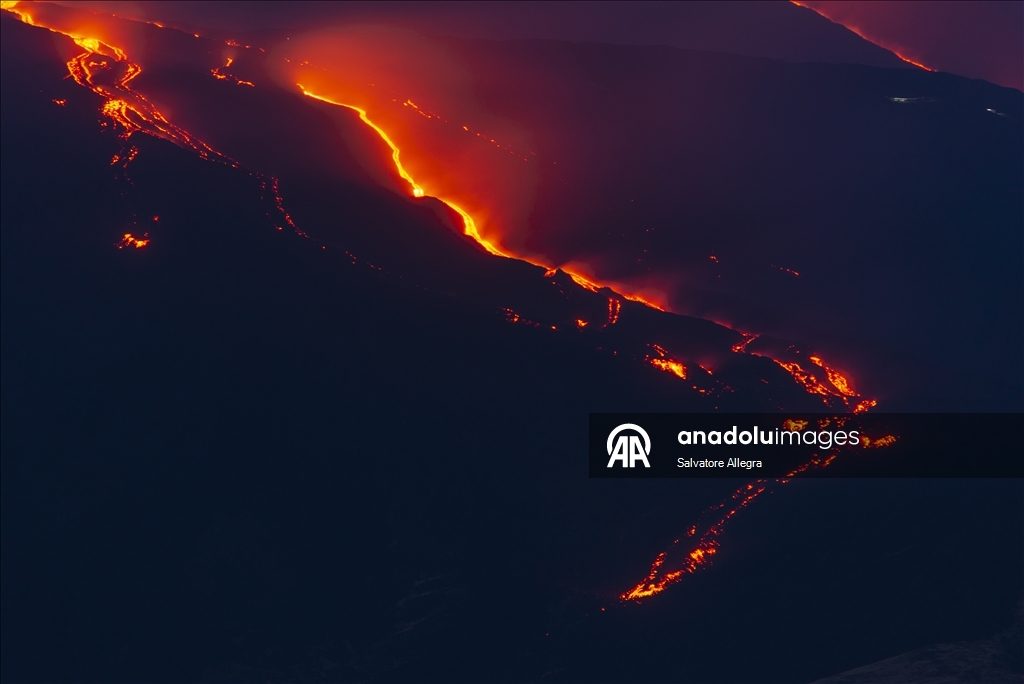 İtalya'da Etna Yanardağı'nda hareketlilik 9
