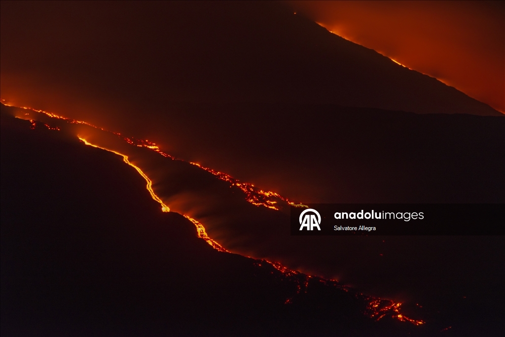 İtalya'da Etna Yanardağı'nda hareketlilik 4