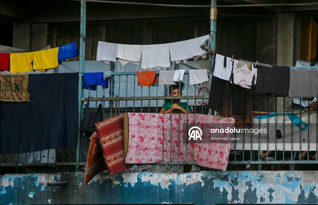 İsrail saldırıları altındaki Gazze'de okullar, siviller için sığınak olmaya devam ediyor