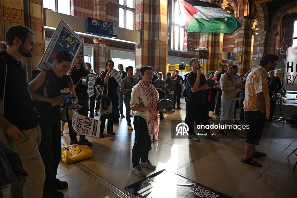 В Амстердаме прошла акция протеста против голода в Газе и нападений Израиля на журналистов