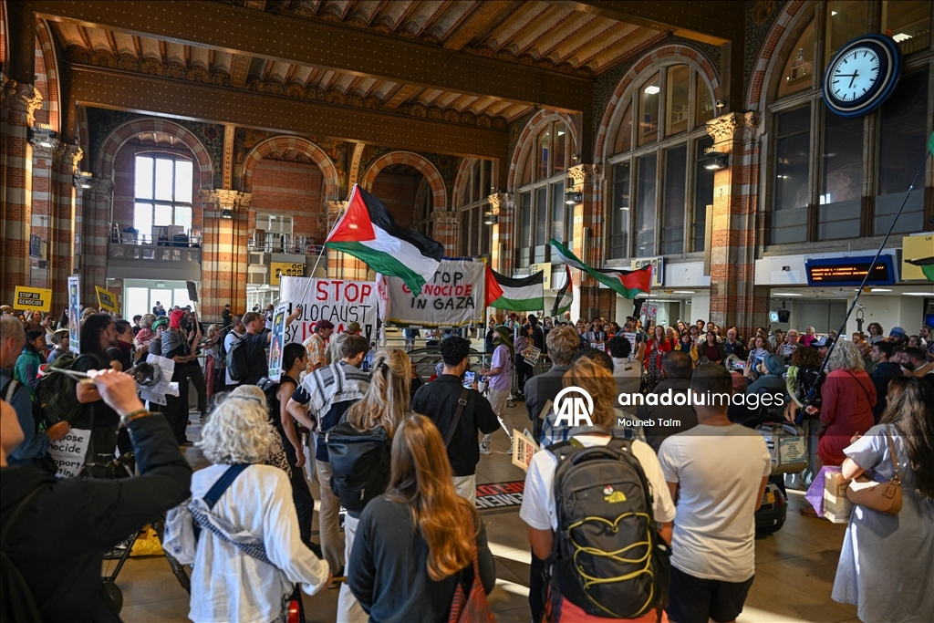 В Амстердаме прошла акция протеста против голода в Газе и нападений Израиля на журналистов