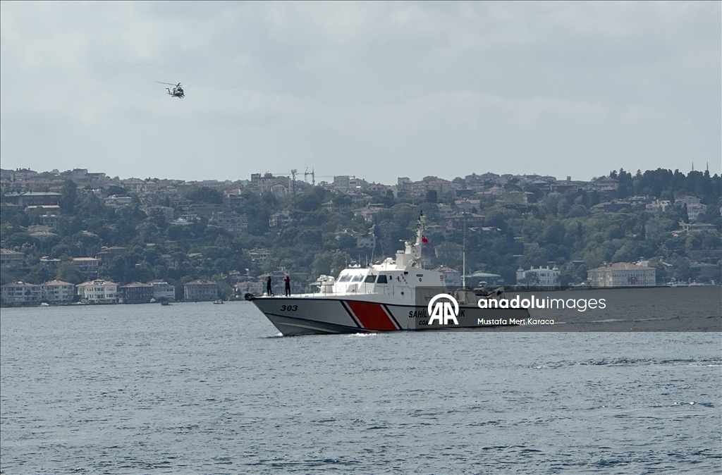 İstanbul Boğazı'ndaki yarışmada kaybolan Rus yüzücüyü arama çalışmaları sürüyor