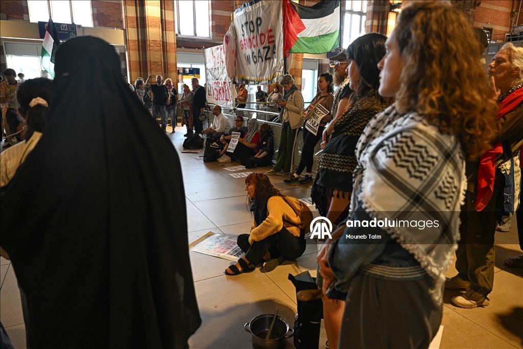 В Амстердаме прошла акция протеста против голода в Газе и нападений Израиля на журналистов