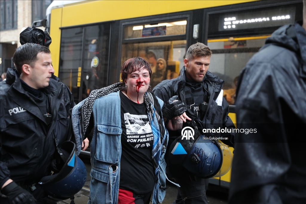 В Германии полиция жестко разогнала акцию в поддержку Палестины