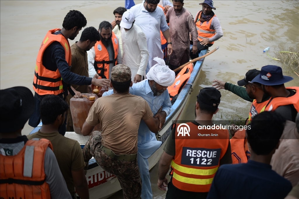 Pakistan'daki sel felaketinin ardından sivillerin tahliyesi devam ediyor