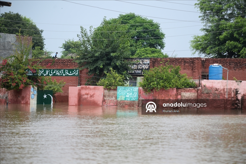 Pakistan'daki sel felaketinin ardından sivillerin tahliyesi devam ediyor