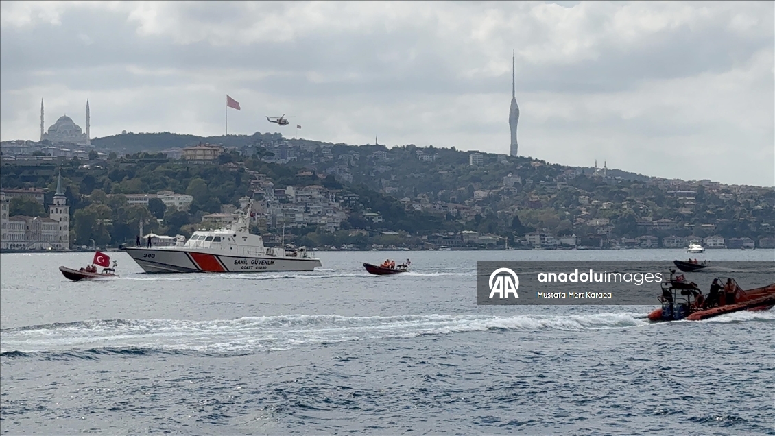 İstanbul Boğazı'ndaki yarışmada kaybolan Rus yüzücüyü arama çalışmaları sürüyor