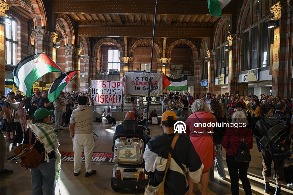 В Амстердаме прошла акция протеста против голода в Газе и нападений Израиля на журналистов