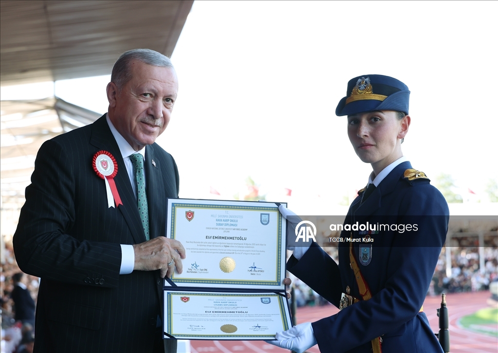 Cumhurbaşkanı Erdoğan, Harp Okulları Diploma Alma ve Sancak Devir Teslim Töreni'ne katıldı