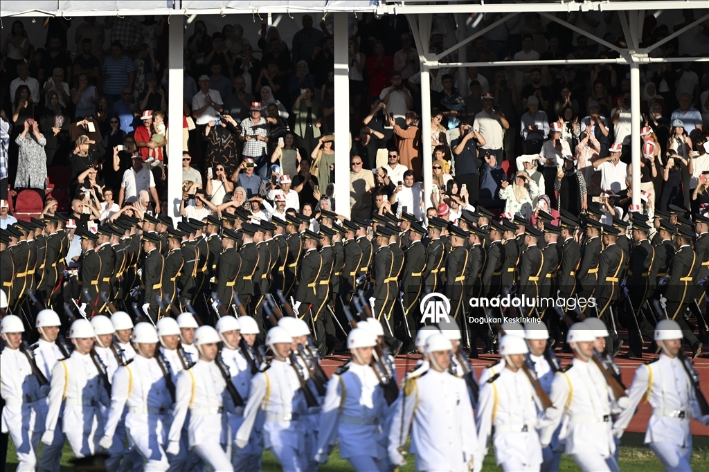 MSÜ Harp Okulları Diploma Alma ve Sancak Devir Teslim Töreni