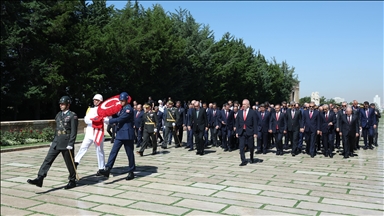 Cumhurbaşkanı Erdoğan başkanlığındaki devlet erkanı Anıtkabir'i ziyaret etti