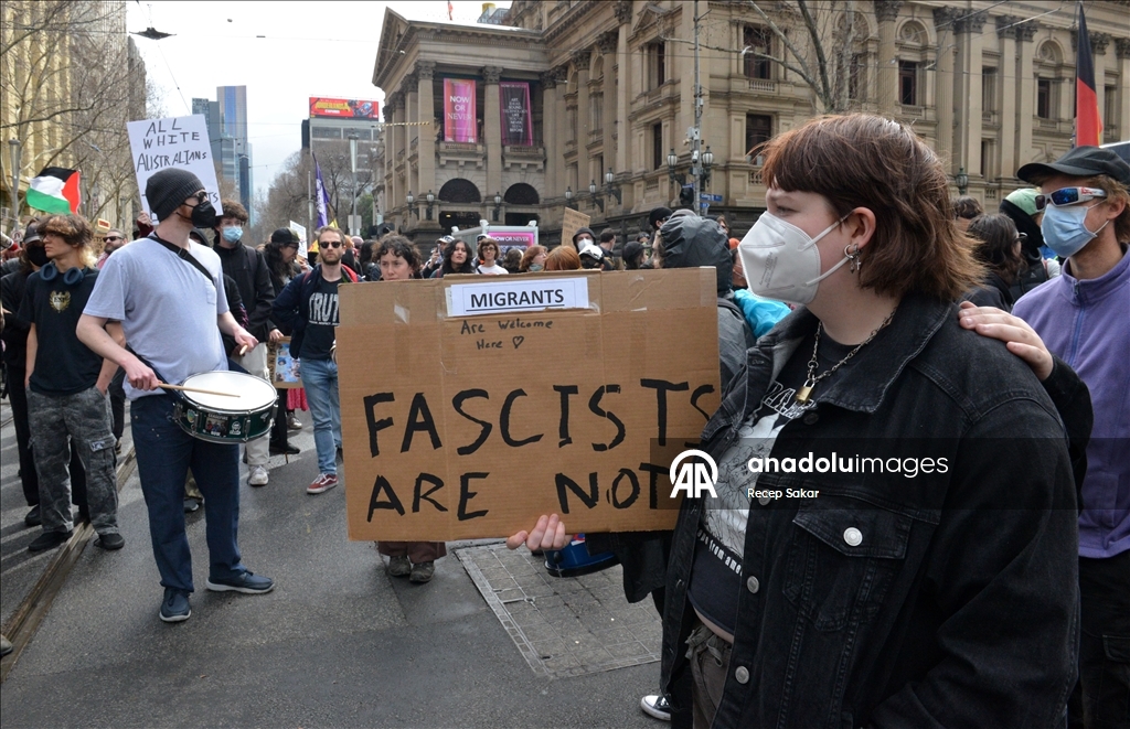 Ультраправые активисты в Австралии провели акцию протеста против приема мигрантов