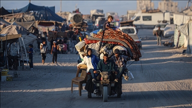 İsrail saldırıları nedeniyle Gazze’nin kuzeyindeki Filistinlilerin göçü sürüyor