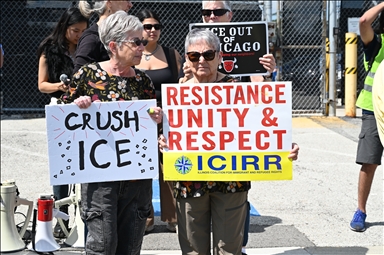 Акция протеста перед центром ICE в Бродвью в США