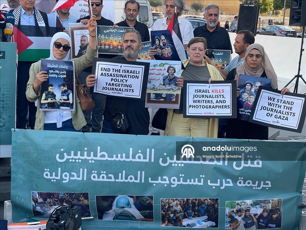 Lebanese journalists rally in solidarity with Palestinian colleagues killed in Gaza