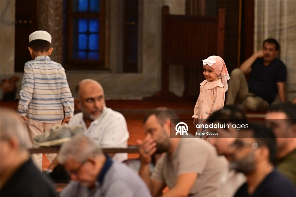 İstanbul'da Mevlit Kandili dualarla idrak edildi
