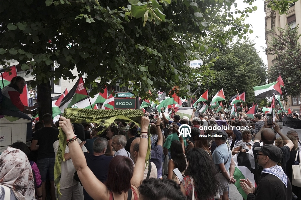 İsrail karşıtı protestolardan dolayı İspanya bisiklet yarışının bugünkü etabı tamamlanamadı