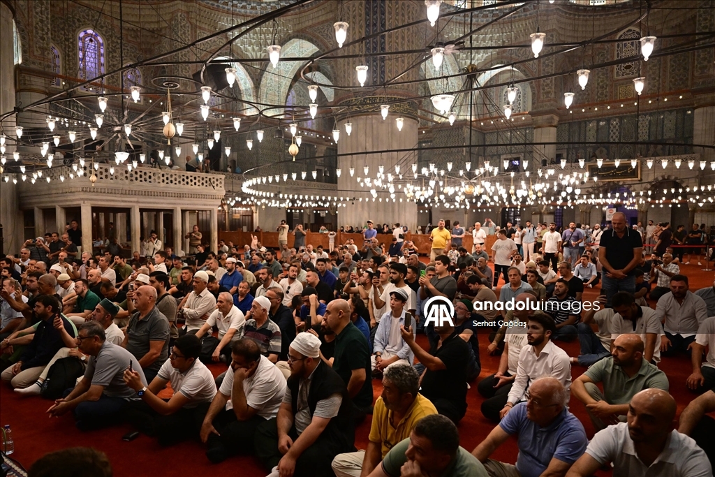 İstanbul'da Mevlit Kandili dualarla idrak edildi