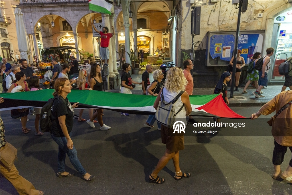 Demonstration in support of the Global Sumud Flotilla in Italy